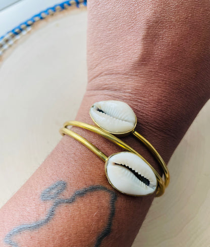 Double Cowrie above and below Brass 3/4 Bracelet