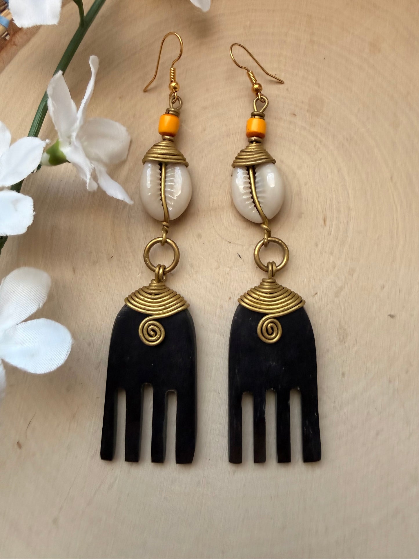 Cowrie Duafe Brass earrings