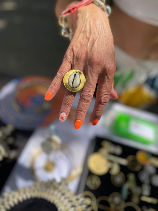 Circle Single Cowrie Ring