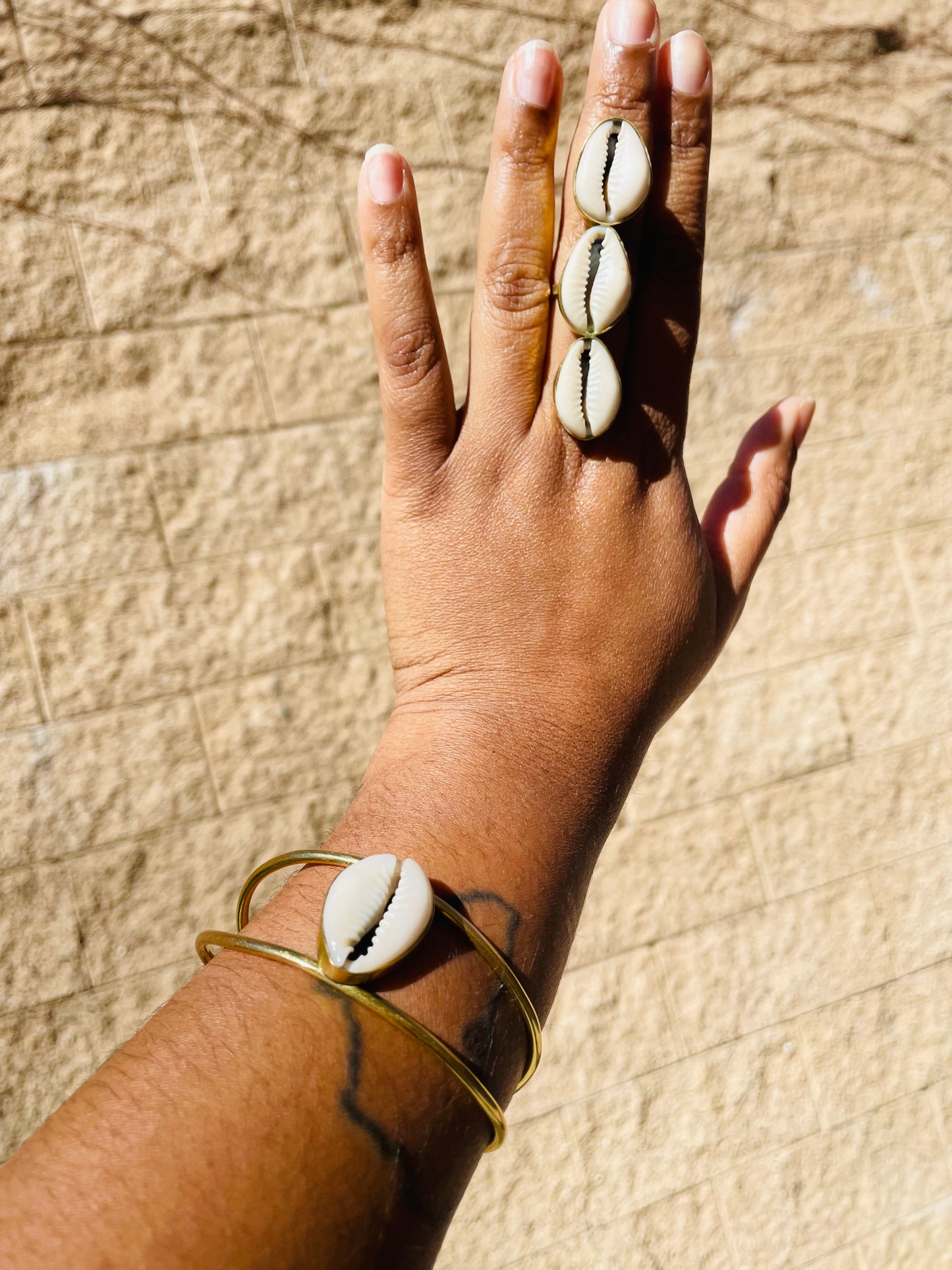 Vertical Tri Cowrie Ring