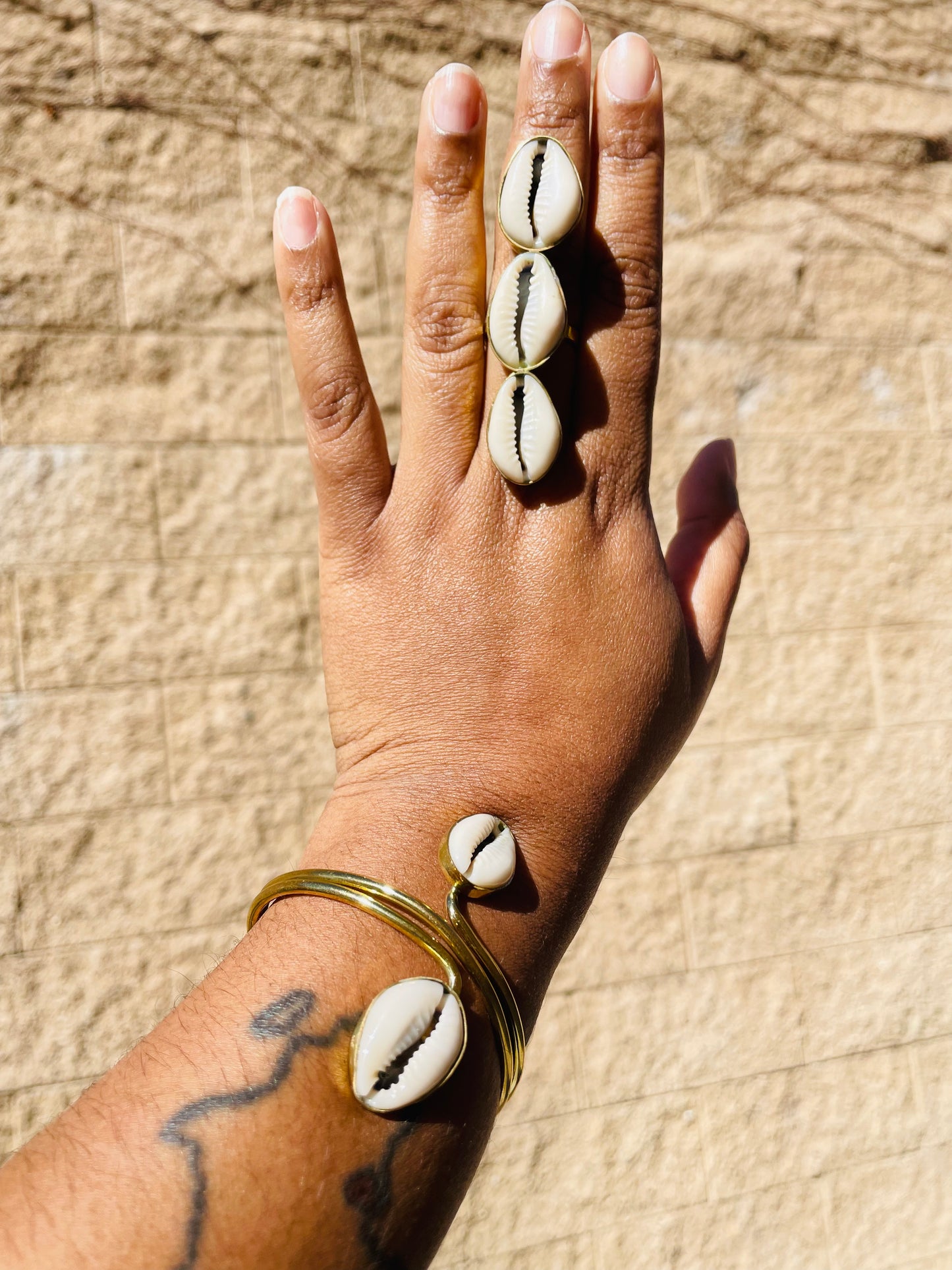 Vertical Tri Cowrie Ring