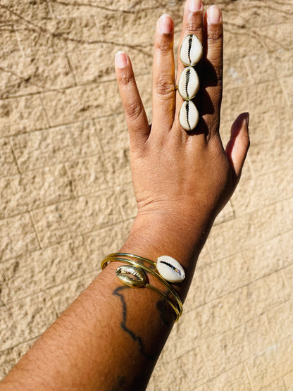 Vertical Tri Cowrie Ring