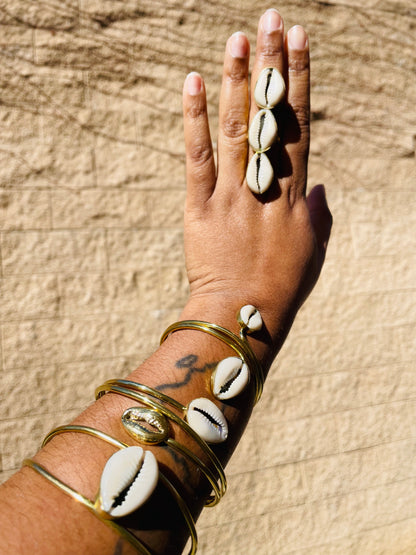 Vertical Tri Cowrie Ring